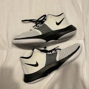 Barely worn Nike Men’s 9.5 basketball shoes